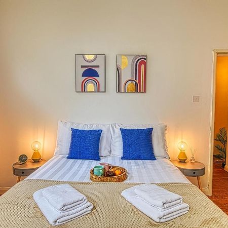 2 Bedroom Apartment In Bath City Centre With Garden & Free Parking Kültér fotó