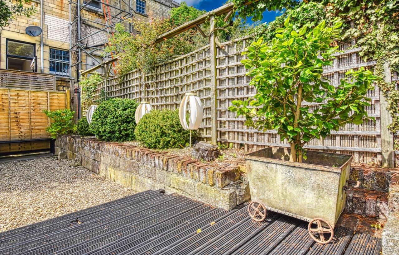 2 Bedroom Apartment In Bath City Centre With Garden & Free Parking Kültér fotó