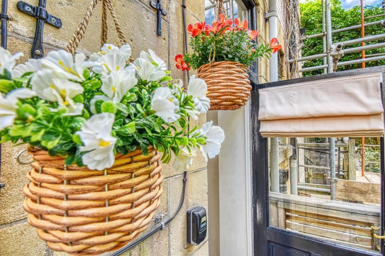 2 Bedroom Apartment In Bath City Centre With Garden & Free Parking Kültér fotó