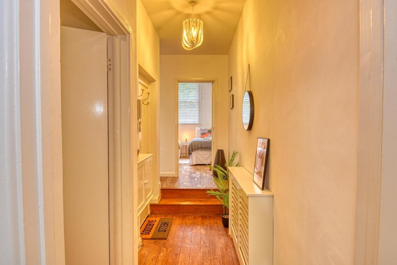 2 Bedroom Apartment In Bath City Centre With Garden & Free Parking Kültér fotó