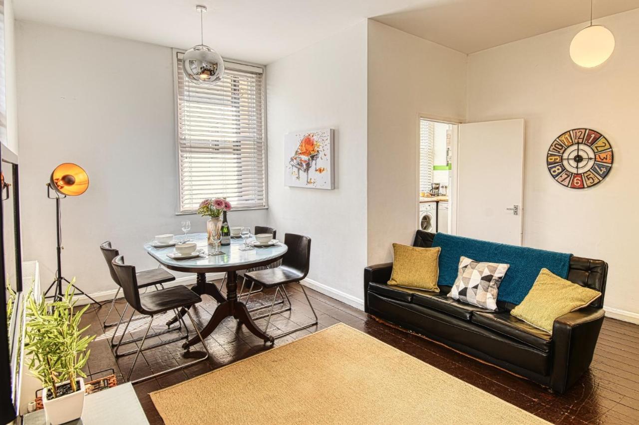2 Bedroom Apartment In Bath City Centre With Garden & Free Parking Kültér fotó