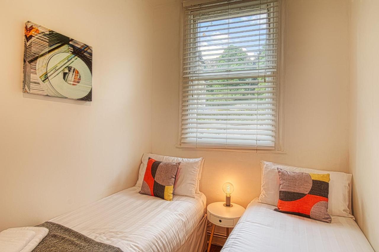 2 Bedroom Apartment In Bath City Centre With Garden & Free Parking Kültér fotó