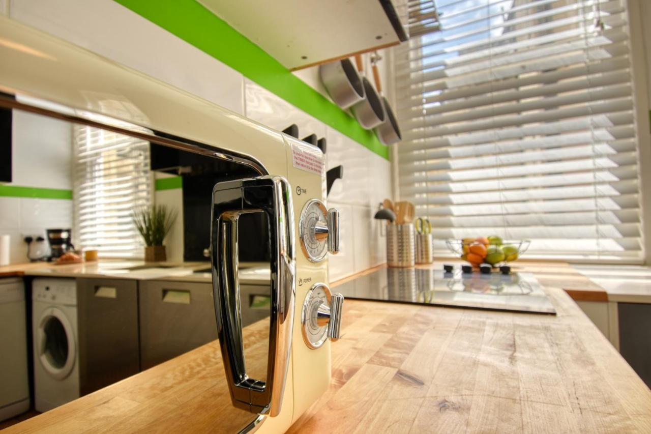 2 Bedroom Apartment In Bath City Centre With Garden & Free Parking Kültér fotó