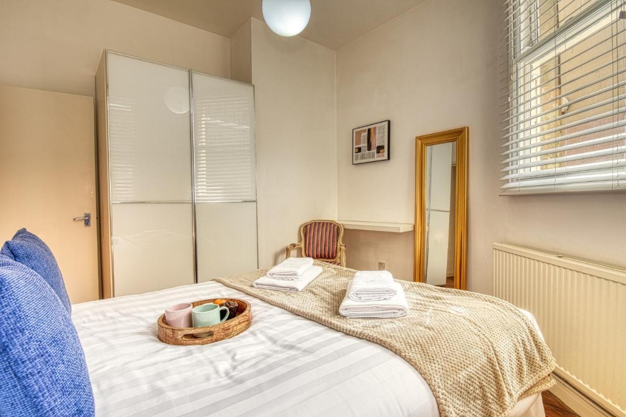 2 Bedroom Apartment In Bath City Centre With Garden & Free Parking Kültér fotó