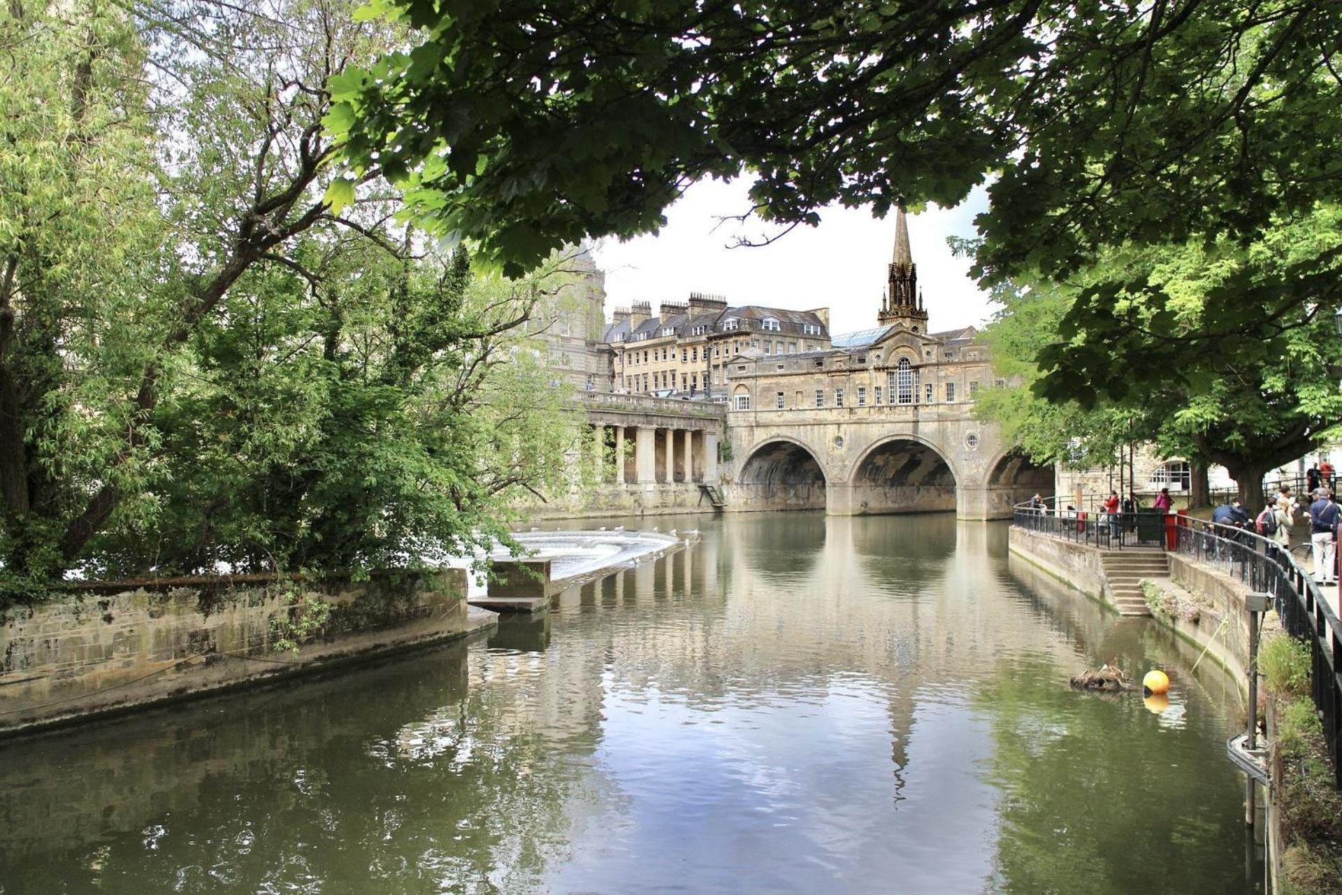 2 Bedroom Apartment In Bath City Centre With Garden & Free Parking Kültér fotó
